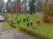 Karlovac sadnjom novih stabala nastoji ublažiti klimatske promjene, ali i postati još zeleniji i ljepši – Nastojanja Fond za zaštitu okoliša podržao sa 150.000 eura pa u Vrbanićev perivoj i ostale dijelove grada stižu mlada stabla, grmovi i živice